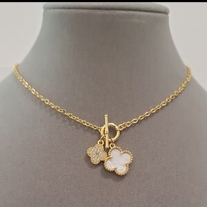 Multi diamonds & mother of pearl four leafs flowers Toggle Clasp necklace